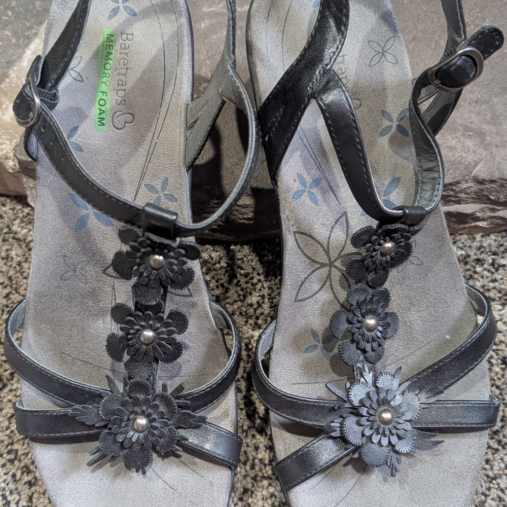 BareTraps Women's Black Floral Sandals